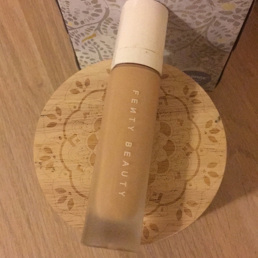 Fenty Beauty Rihanna Foundation 260